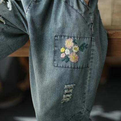 Woman Vintage Ripped Stitching Embroidered Jeans..